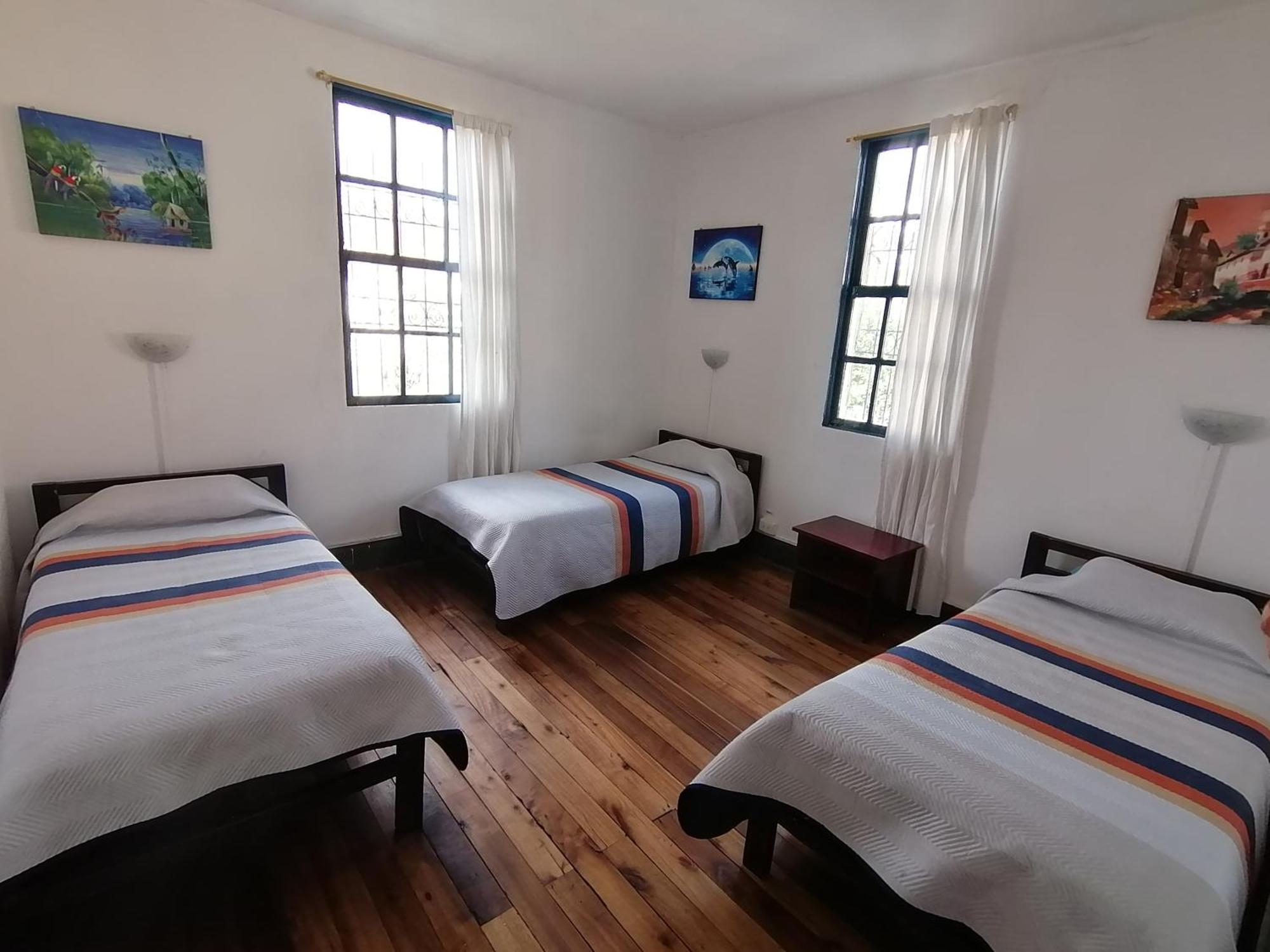 Galapagos Natural Life Hostel Quito Exterior photo